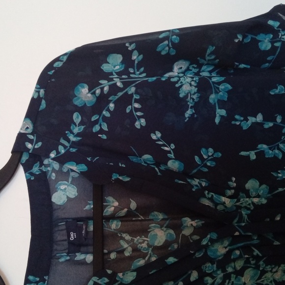 GAP Sheer Floral 3/4 Sleeve Blouse - Picture 2 of 13